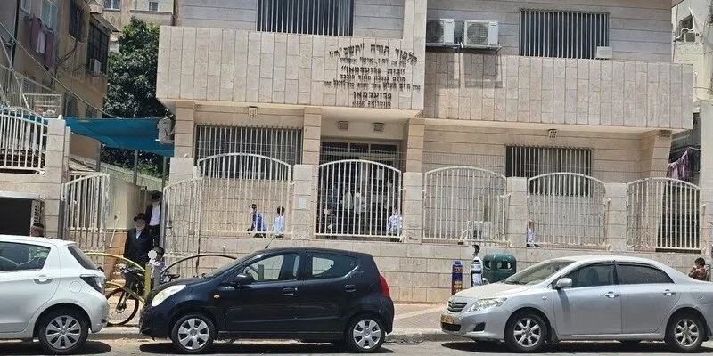 בניגוד להנחיות פיקוד העורף: בתי ספר במגזר החרדי פעלו כרגיל