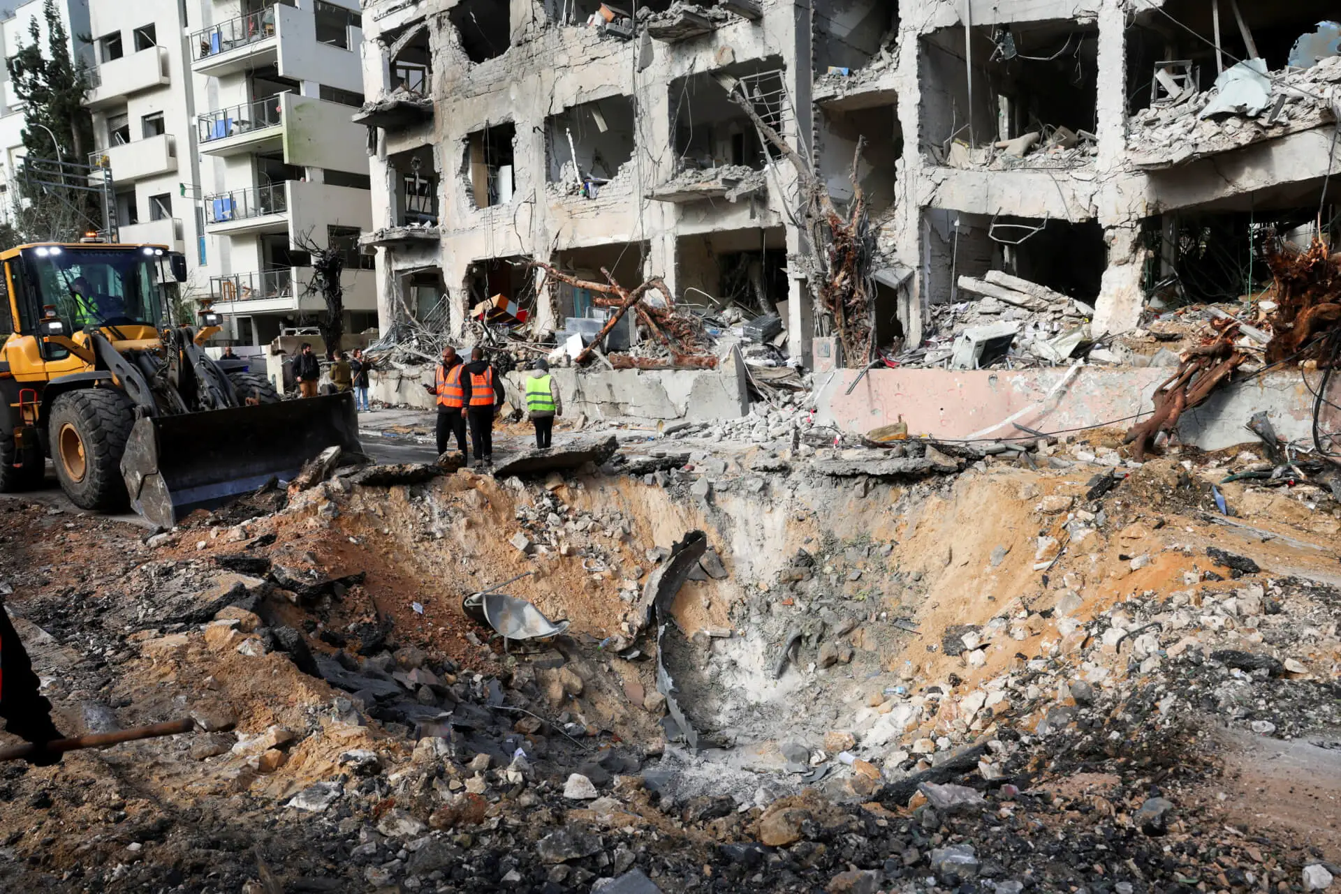 זירת הפגיעה בתל אביב. צילום: רויטרס