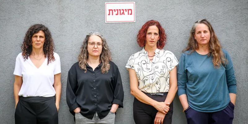 ציור של נ', שורדת פגיעה טקסית