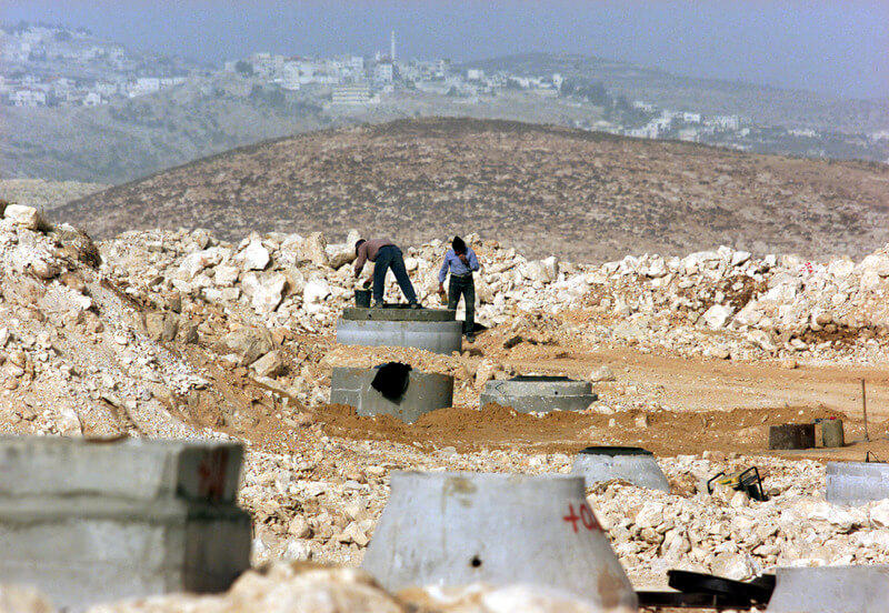 פועלים פלסטיניים בשטחים. למצולמים אין קשר לכתבה. צילום ארכיון: רויטרס