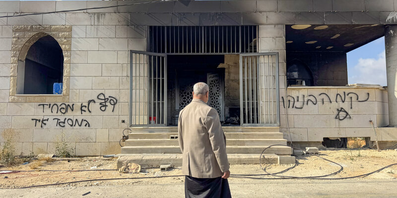 מסגד שהוצת כנקמה בכפר קסורה באזור שכם, השבוע. צילום: רויטרס