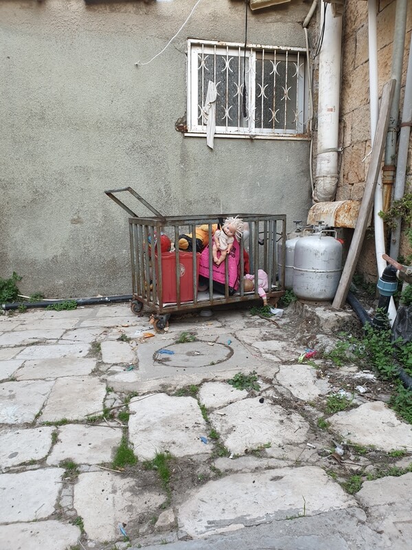 חצר בשכונת נחלאות בירושלים. המקום אינו קשור לכתבה. צילום: חיים ריבלין