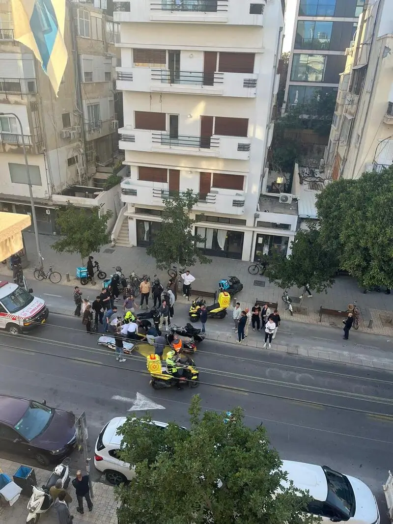 זירת התאונה עם צוותי החירום במקום