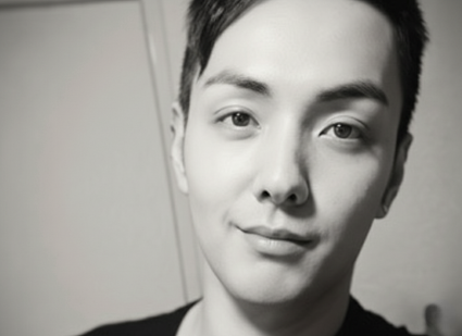 Black and white picture of Steven looking at the camera