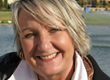 Portrait of Liz outside smiling at the camera