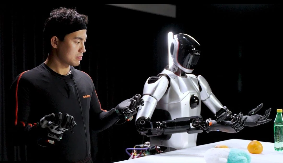 person is training a humanoid with hands movements