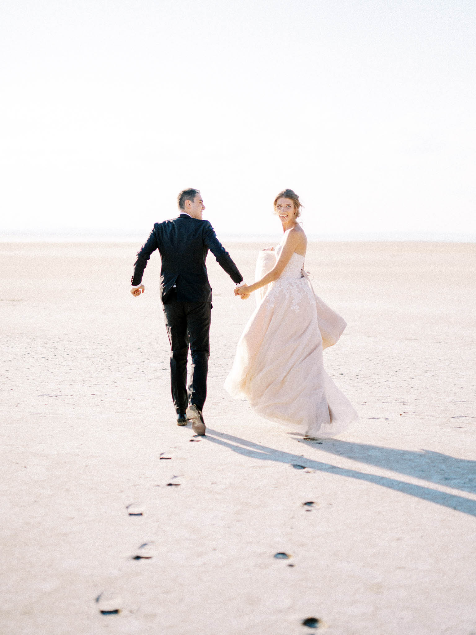 Post-Wedding Photo Session at Tuz Gölü Salt Lake in Turkey