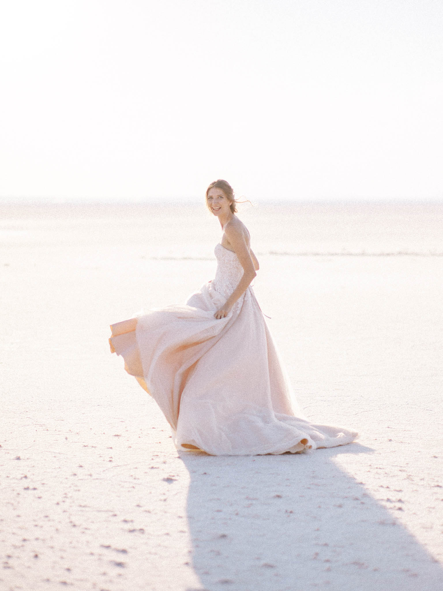 Post-wedding photo session at Tuz Gölü salt lake in Turkey - image 7