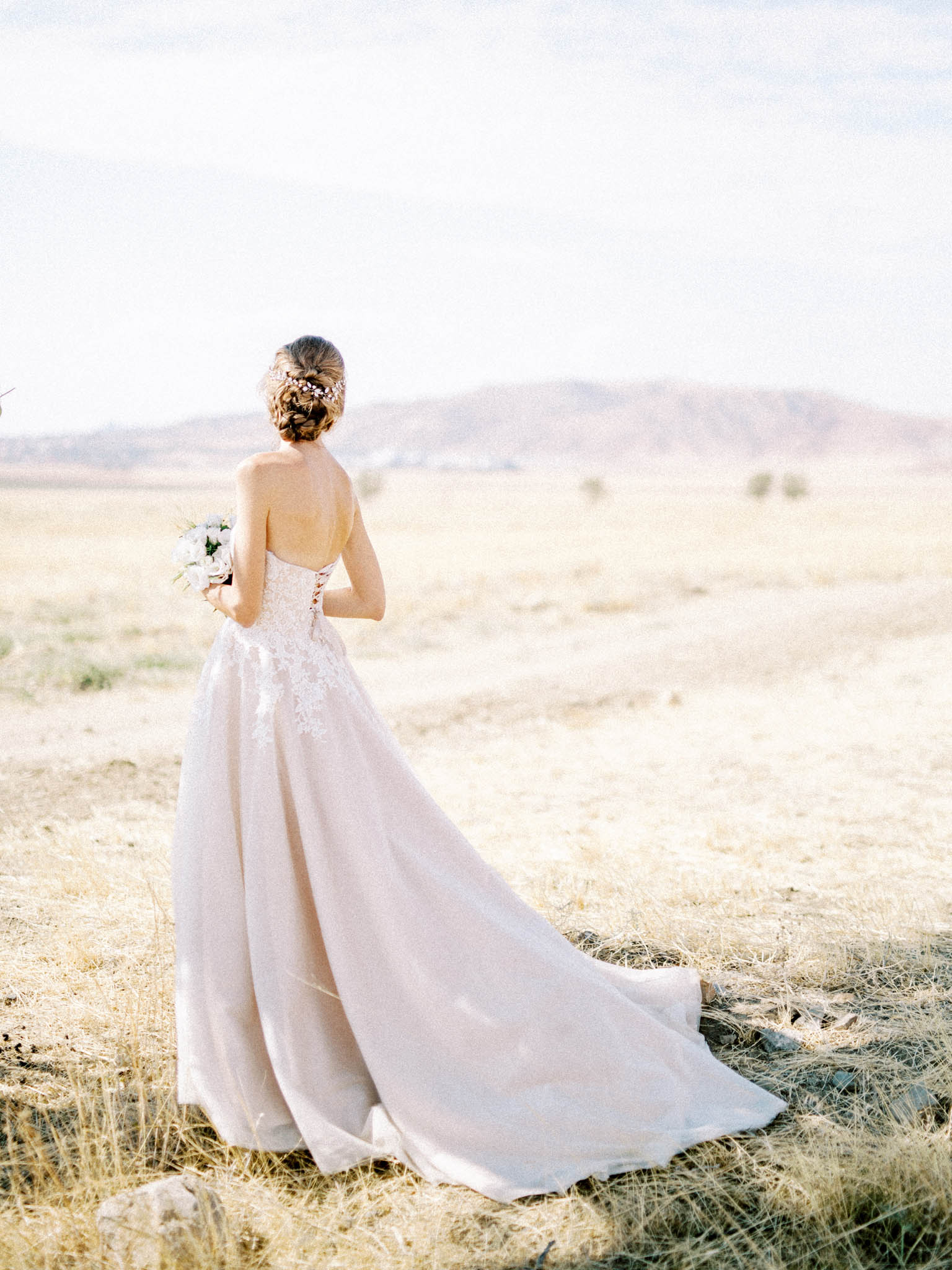 Post-wedding photo session at Tuz Gölü salt lake in Turkey - image 3