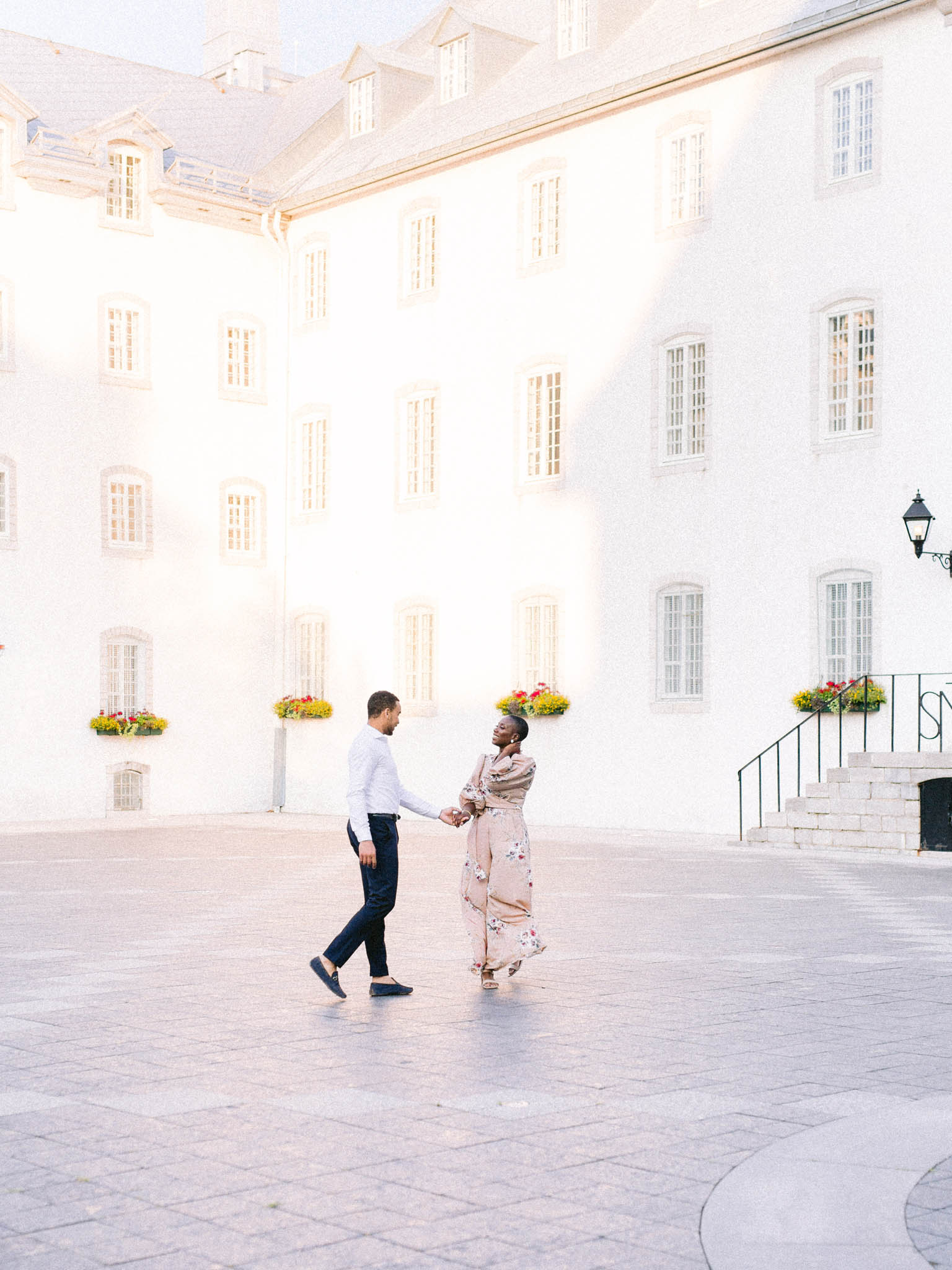 Romantic engagement session in Old Quebec City - image 13