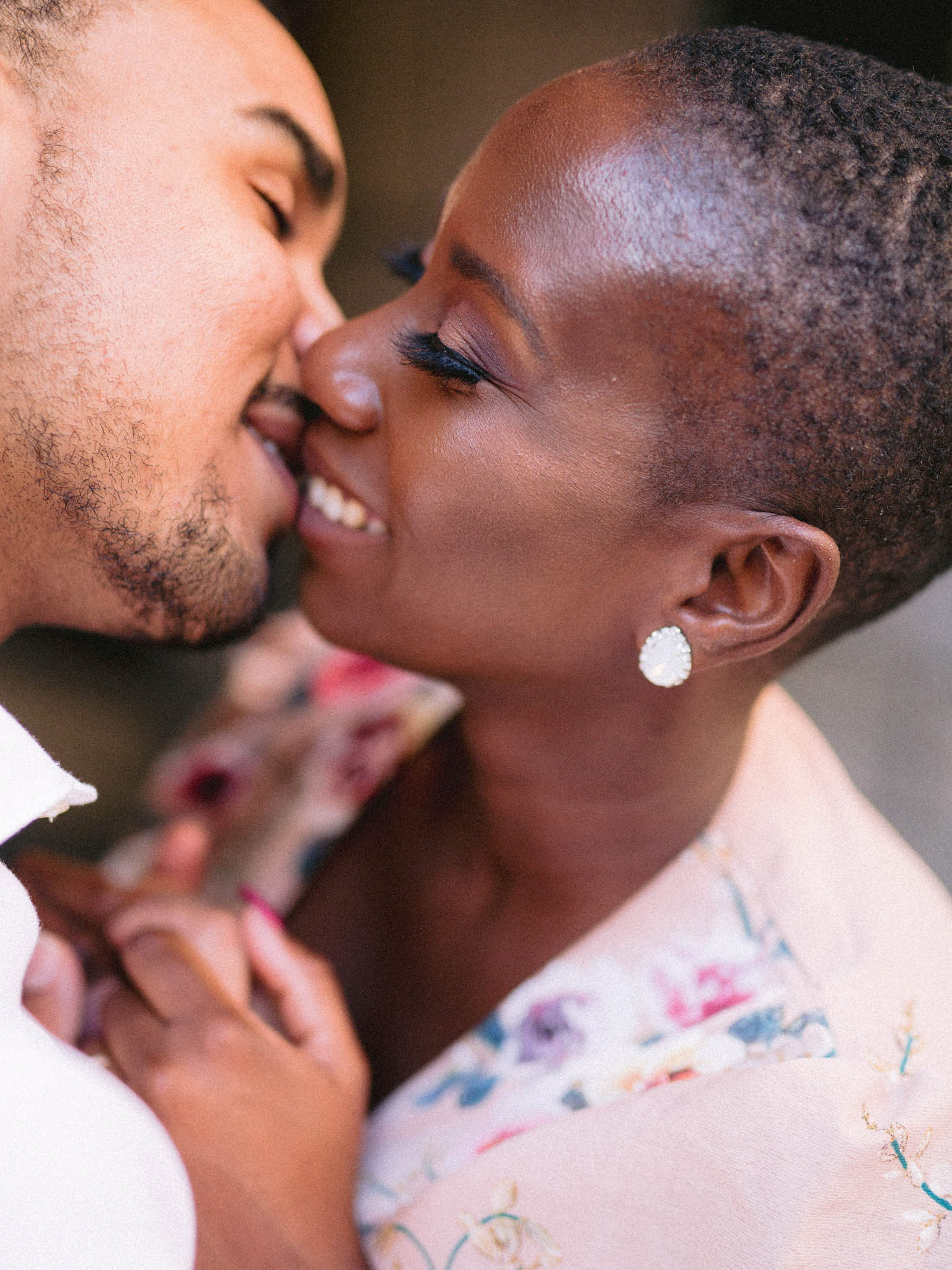 Romantic engagement session in Old Quebec City - image 3