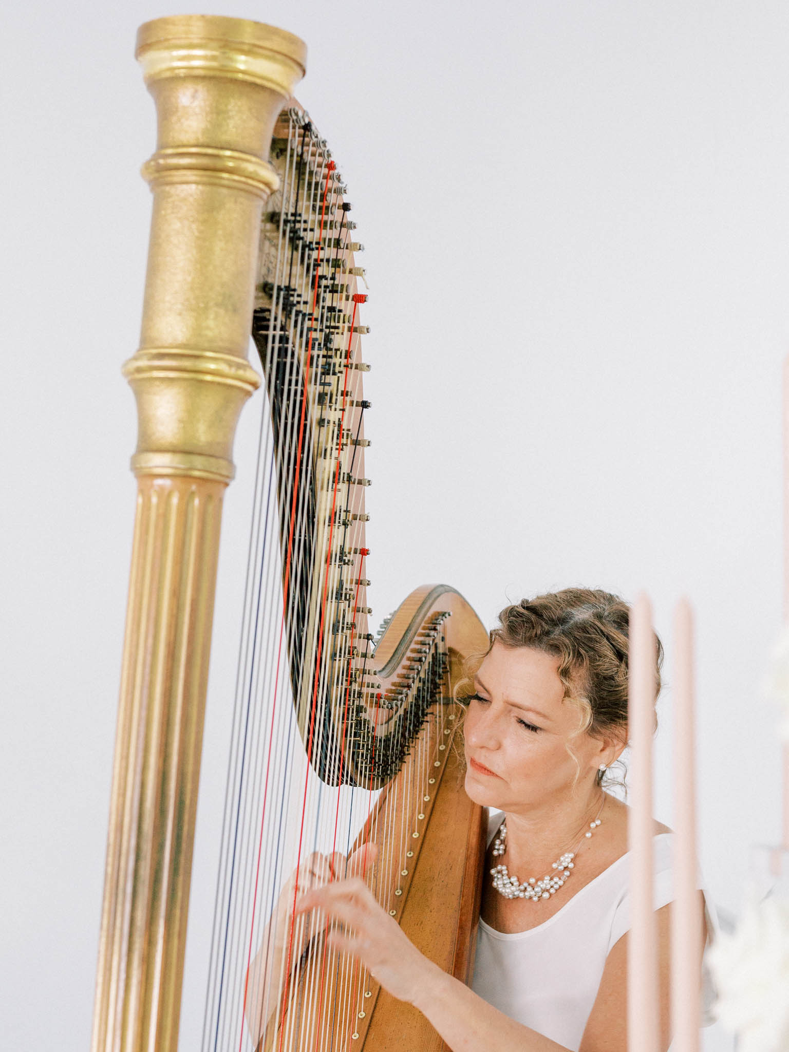 Blush and grey wedding editorial in Montreal - image 6