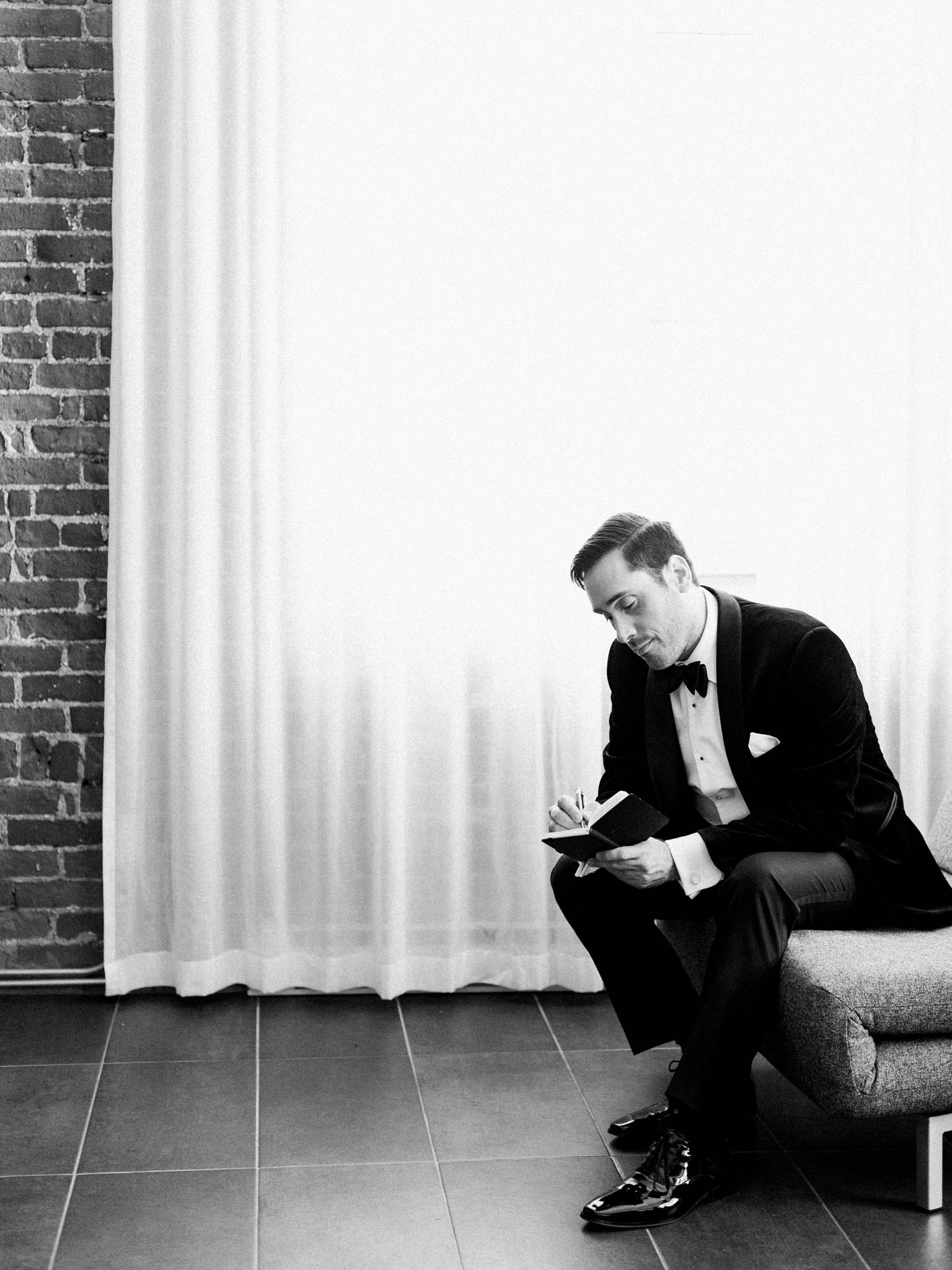 Elopement at Musée de l'Amérique francophone in Quebec City - image 9