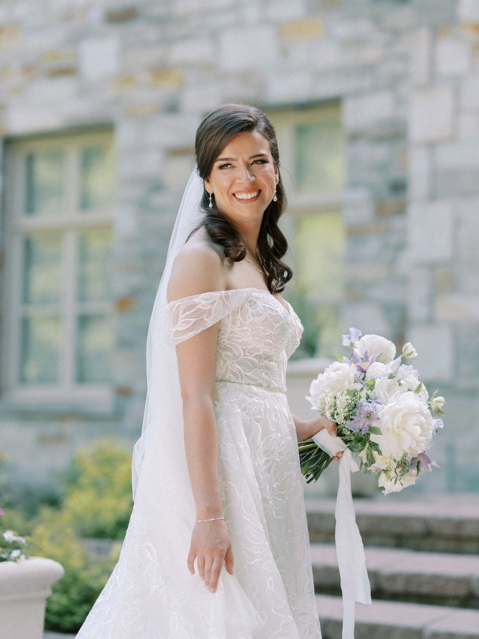 Wedding at Château Taillefer Lafon vineyard near Montreal - image 12