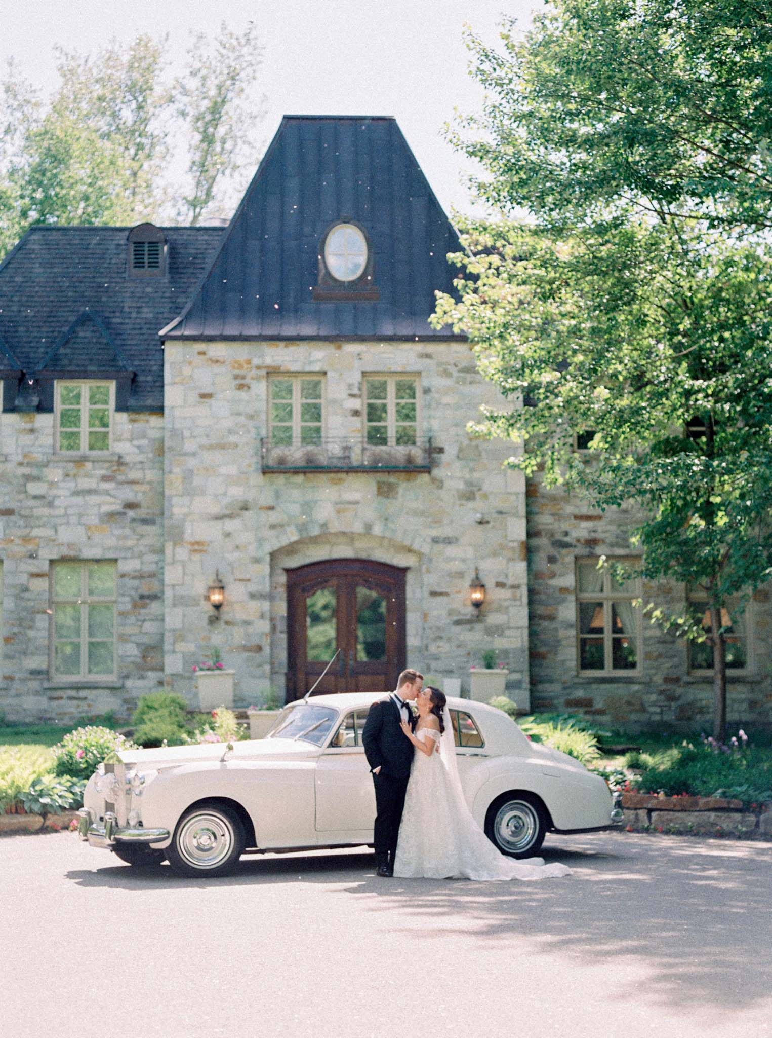 Wedding at Château Taillefer Lafon vineyard near Montreal - image 8