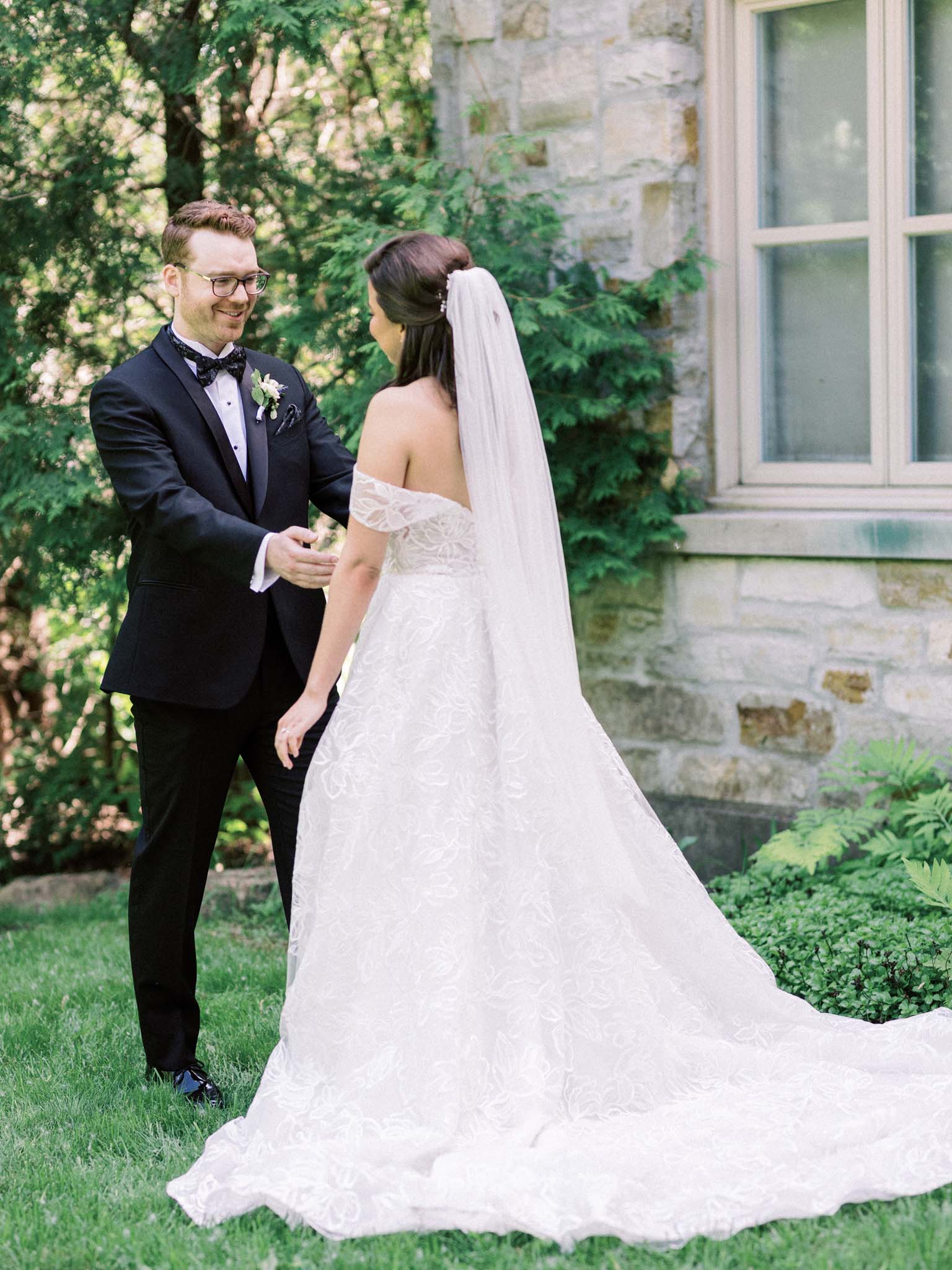 Wedding at Château Taillefer Lafon vineyard near Montreal - image 6