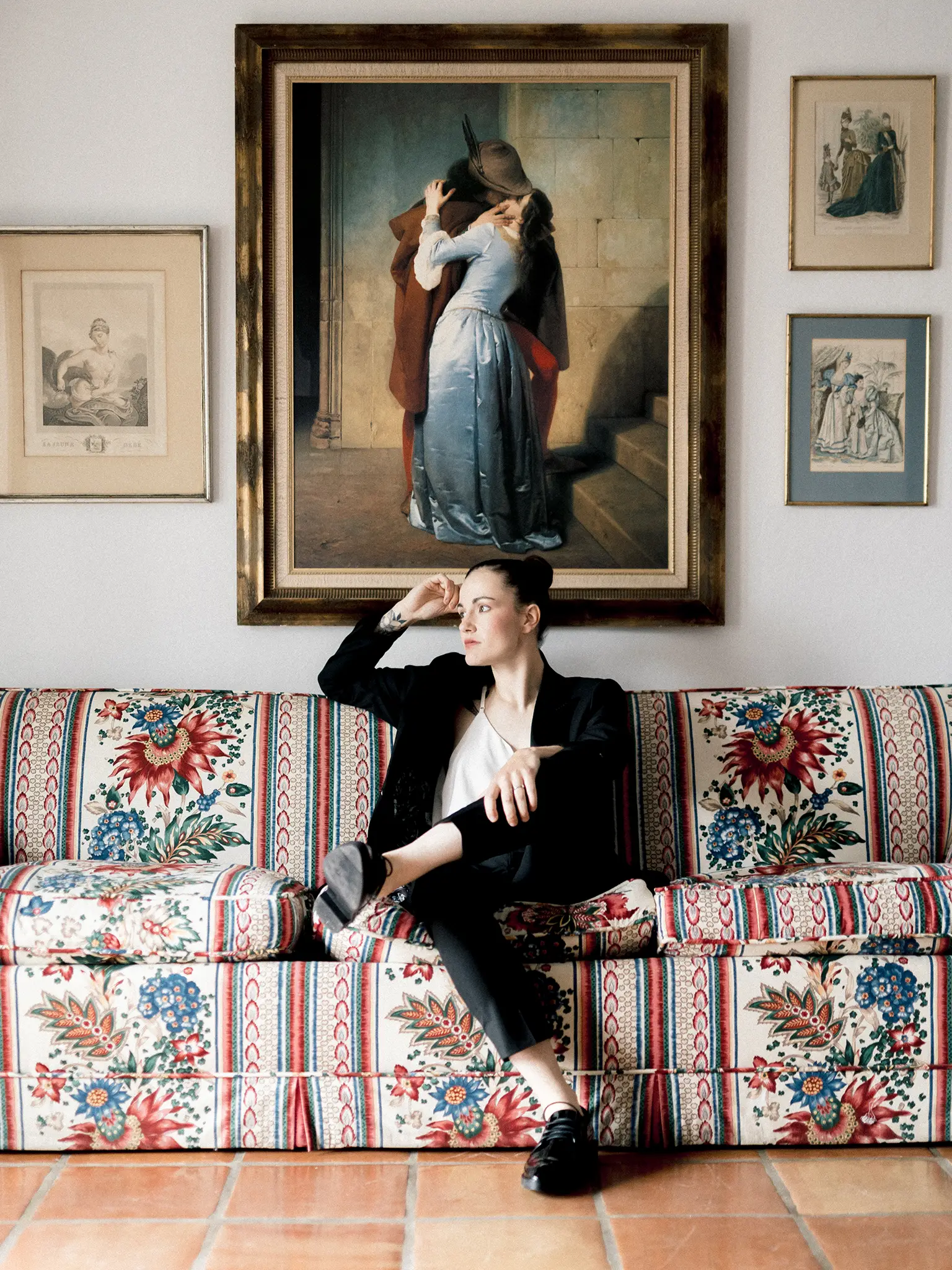 Maroon and black wedding editorial at Château Ste-Agnès in the Eastern Townships, Quebec - image 3