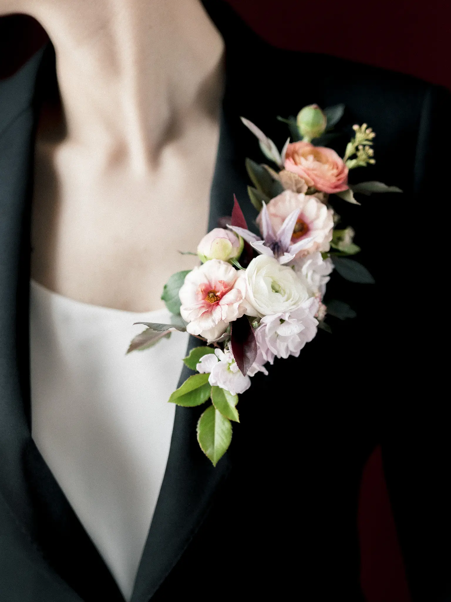 Maroon and black wedding editorial at Château Ste-Agnès in the Eastern Townships, Quebec - image 18