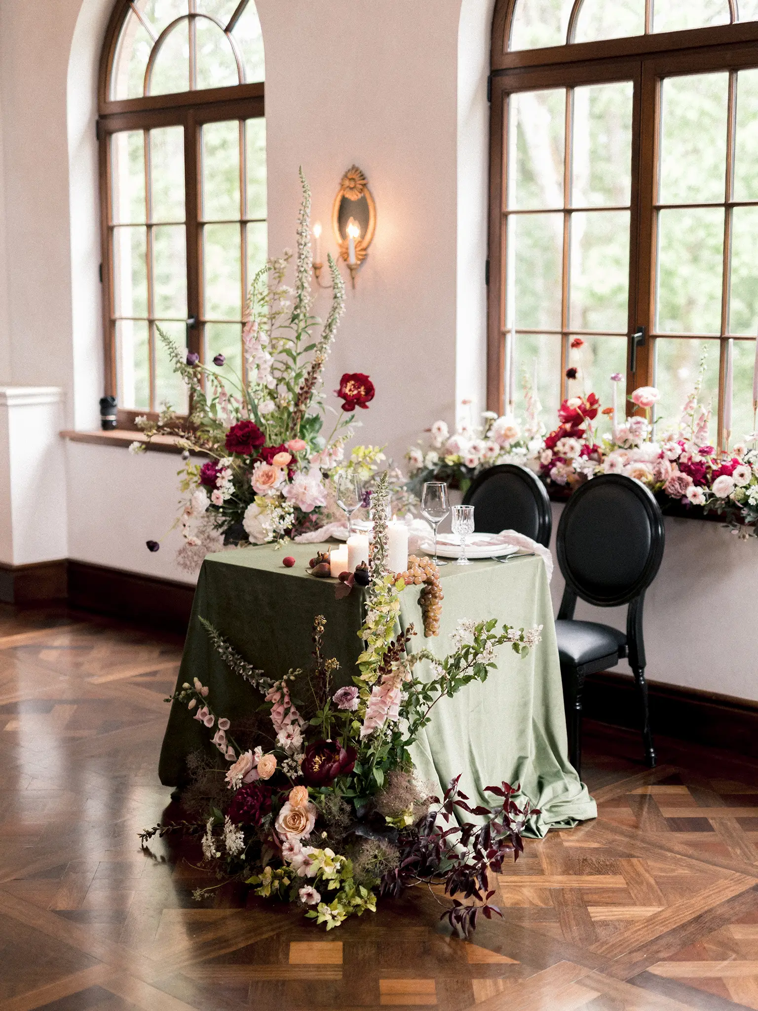 Maroon and black wedding editorial at Château Ste-Agnès in the Eastern Townships, Quebec - image 31