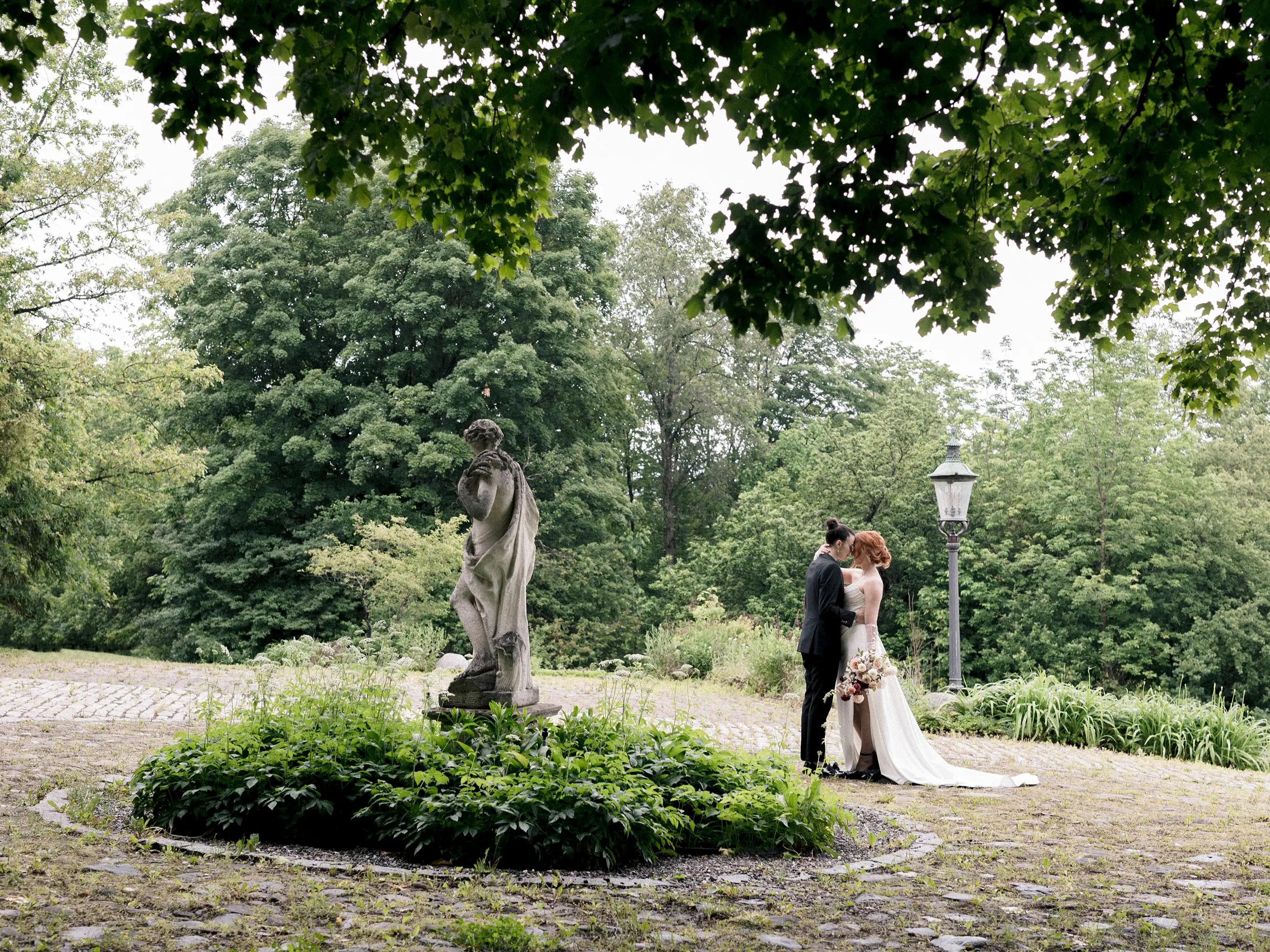 Maroon and black wedding editorial at Château Ste-Agnès in the Eastern Townships, Quebec - image 38