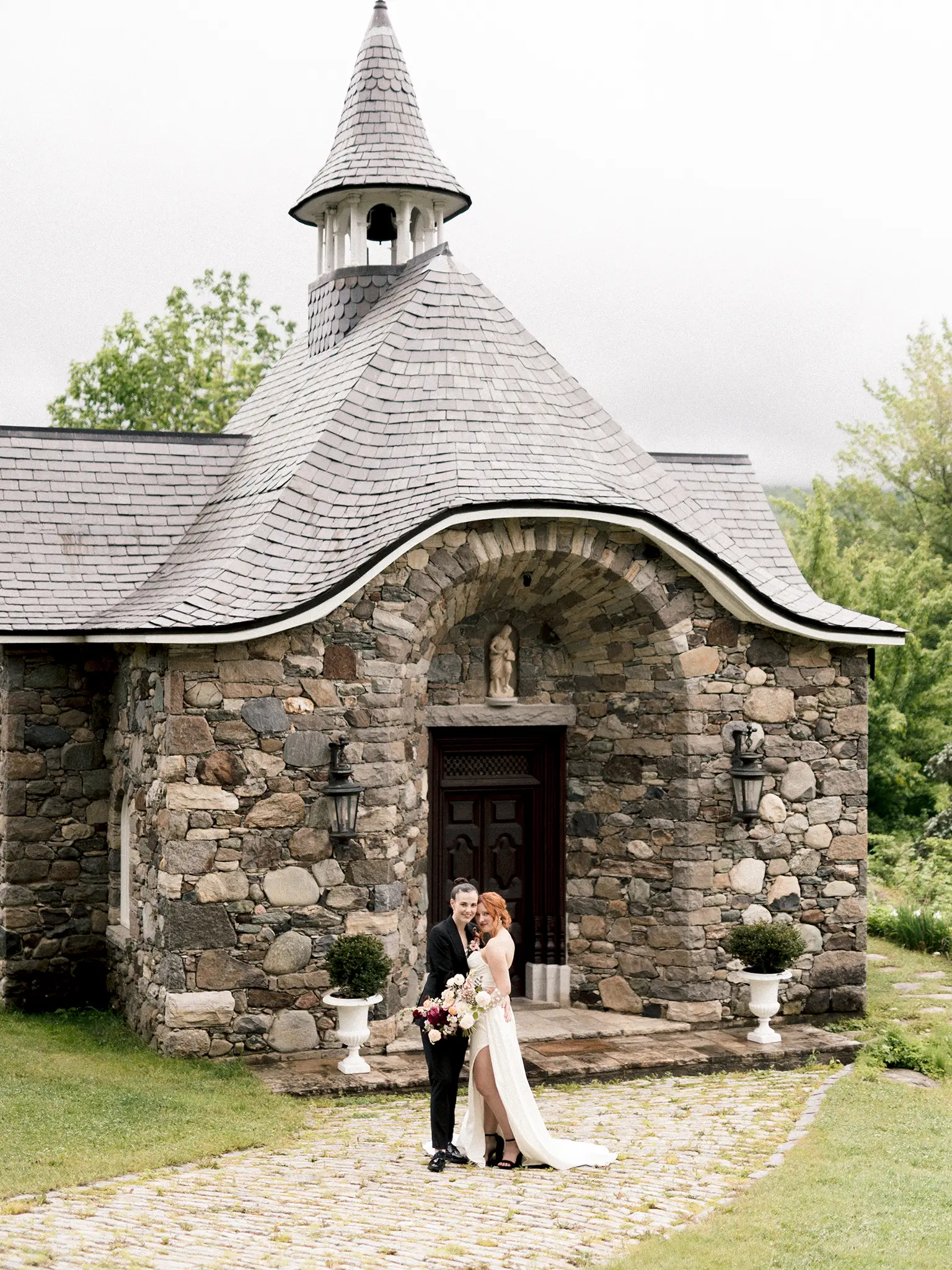 Maroon and black wedding editorial at Château Ste-Agnès in the Eastern Townships, Quebec - image 24