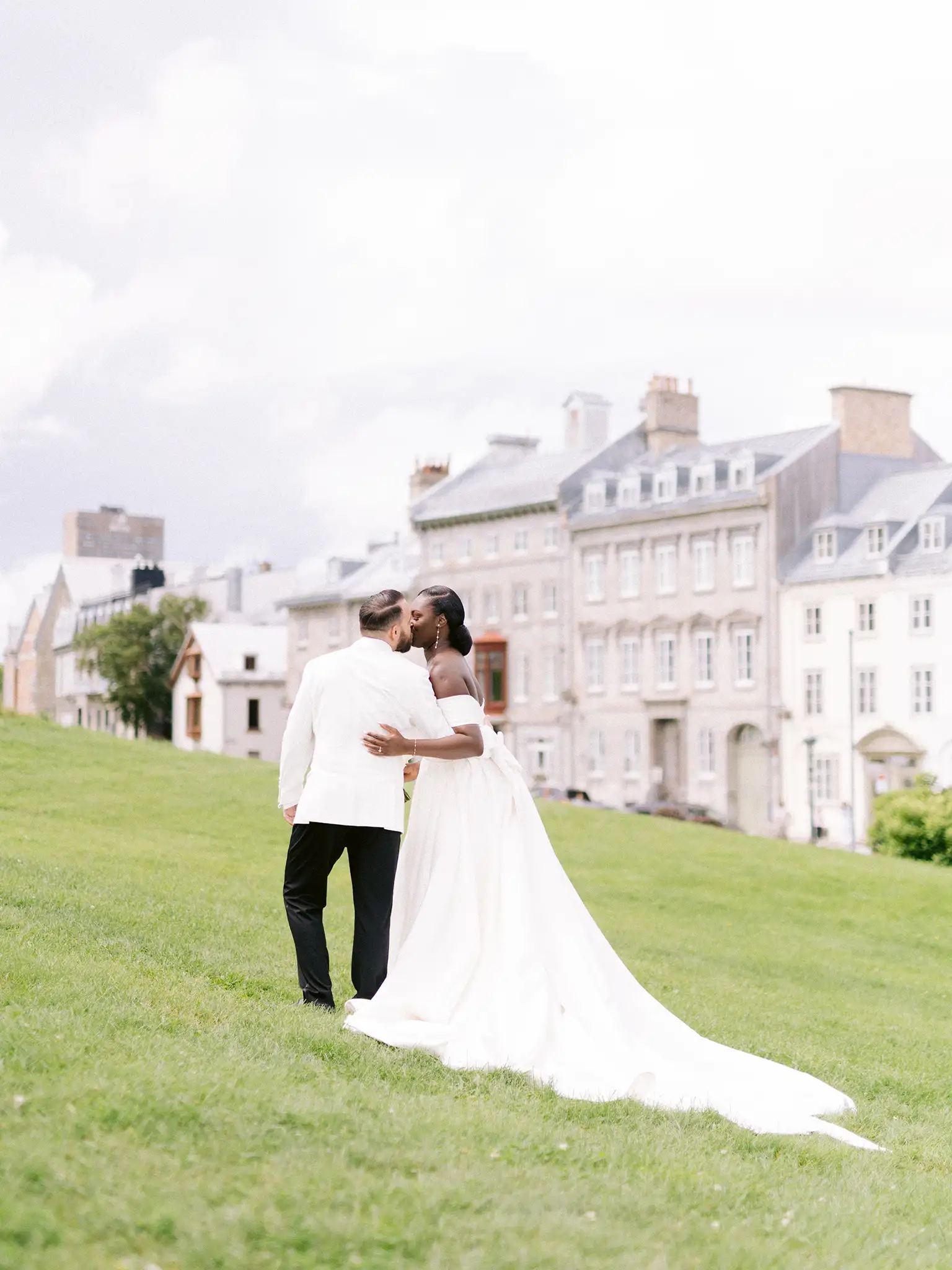 Wedding at Salle des Promotions, Le Petit Séminaire in Old Quebec City - image 10