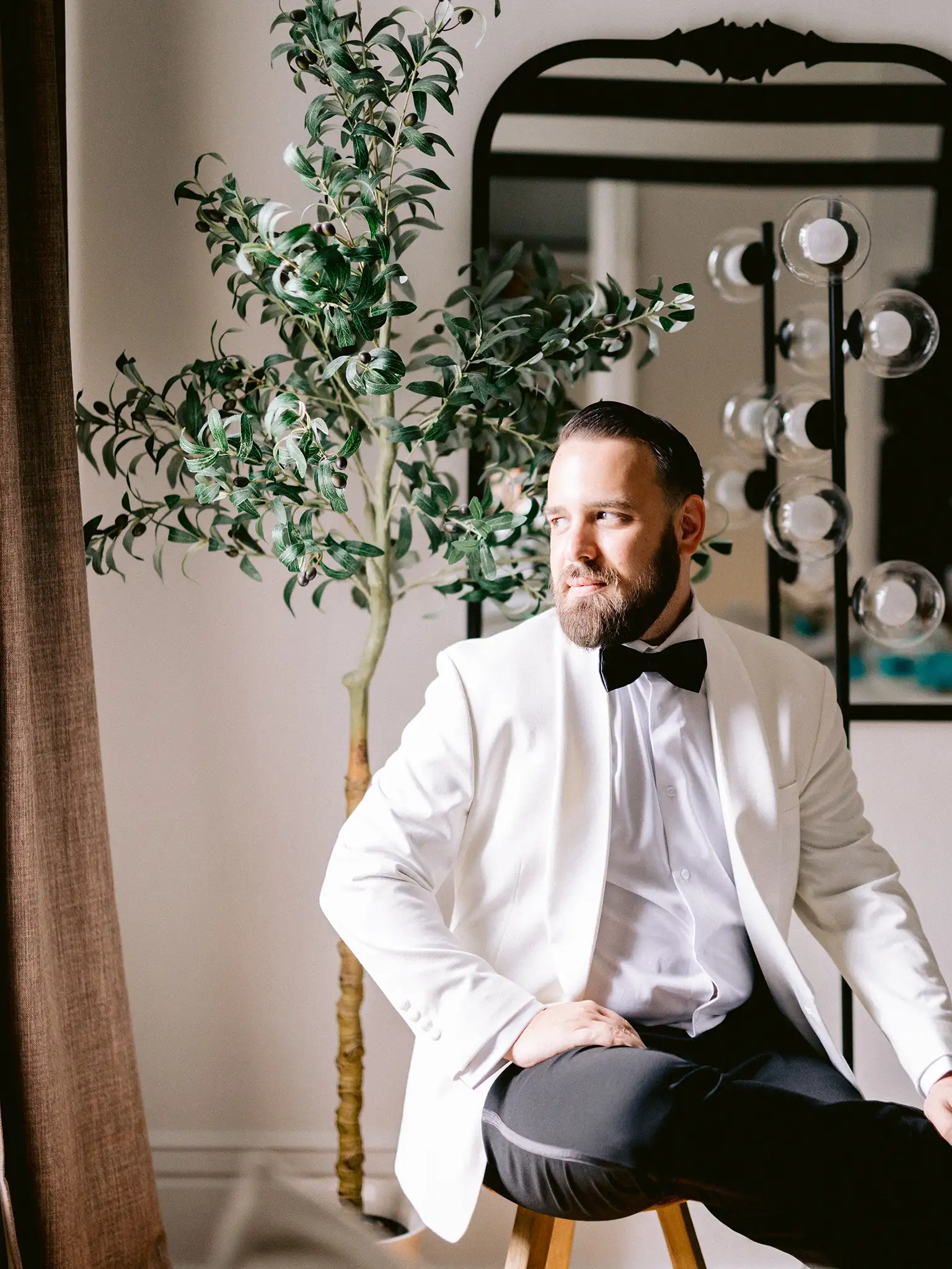 Wedding at Salle des Promotions, Le Petit Séminaire in Old Quebec City - image 2