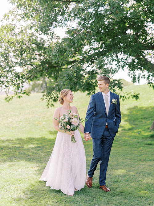 Mariage pittoresque à Mount Kineo, dans le Maine
