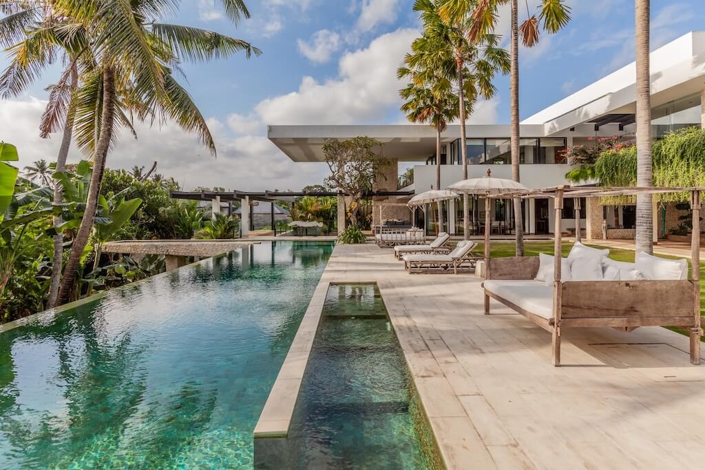 A picture of a luxury rental villa in Bali.