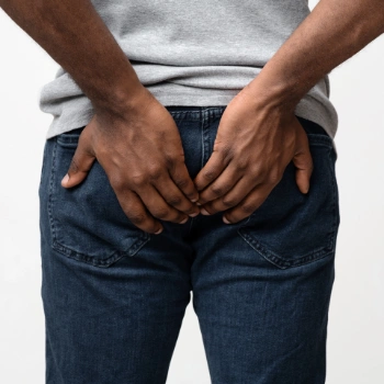 Man with rectum discomfort from anal fissures