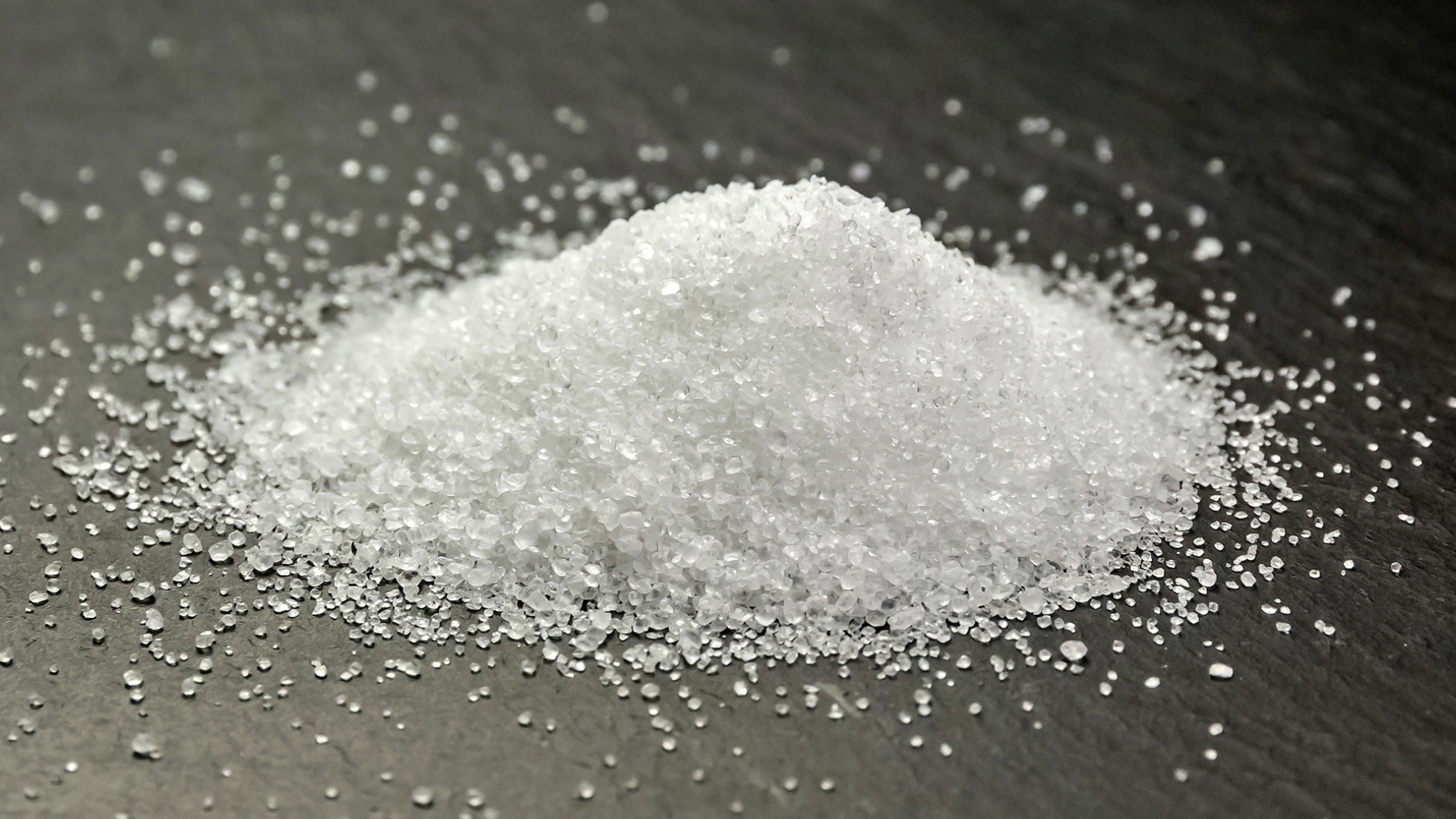 Close-up of granulated erythritol resembling white sugar crystals.