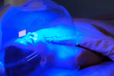 Facial treatment with light