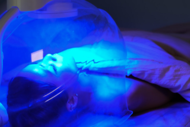 Facial treatment with light