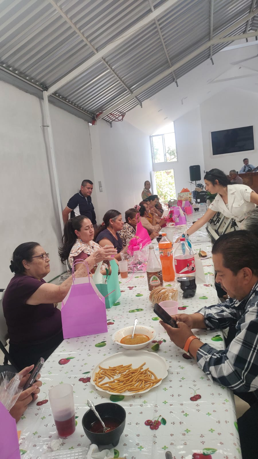 Church fellowship and practical care ministry serving people in Uruapan, Michoacán