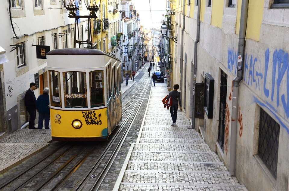 quartier bairro alto lisbonne portugal