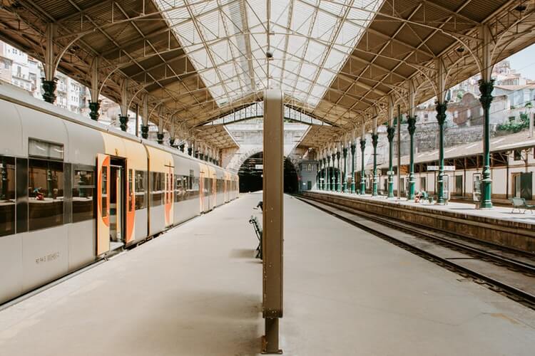 train porto portugal
