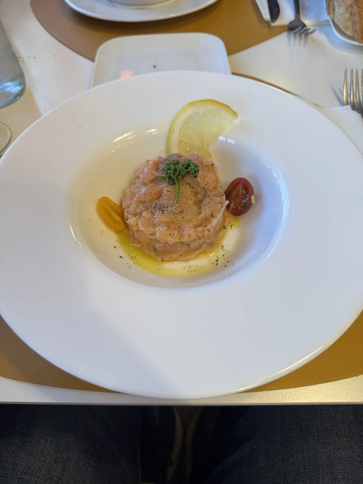 Tartare de saumon en entrée au restaurant de l'hôtel Le Cise à Ault