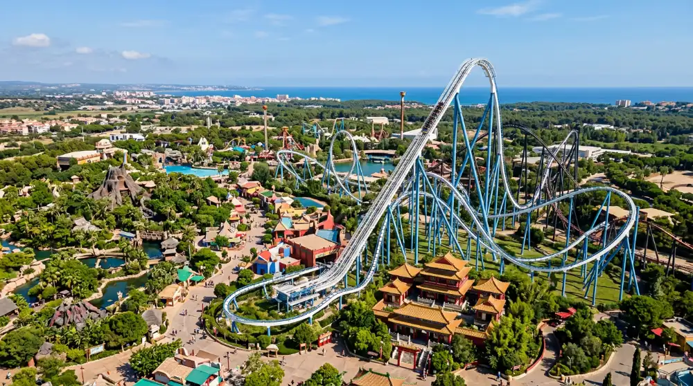 Vue aérienne de PortAventura World et du Shambhala