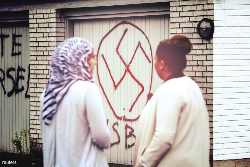 שמונה מליארד אנטישמים