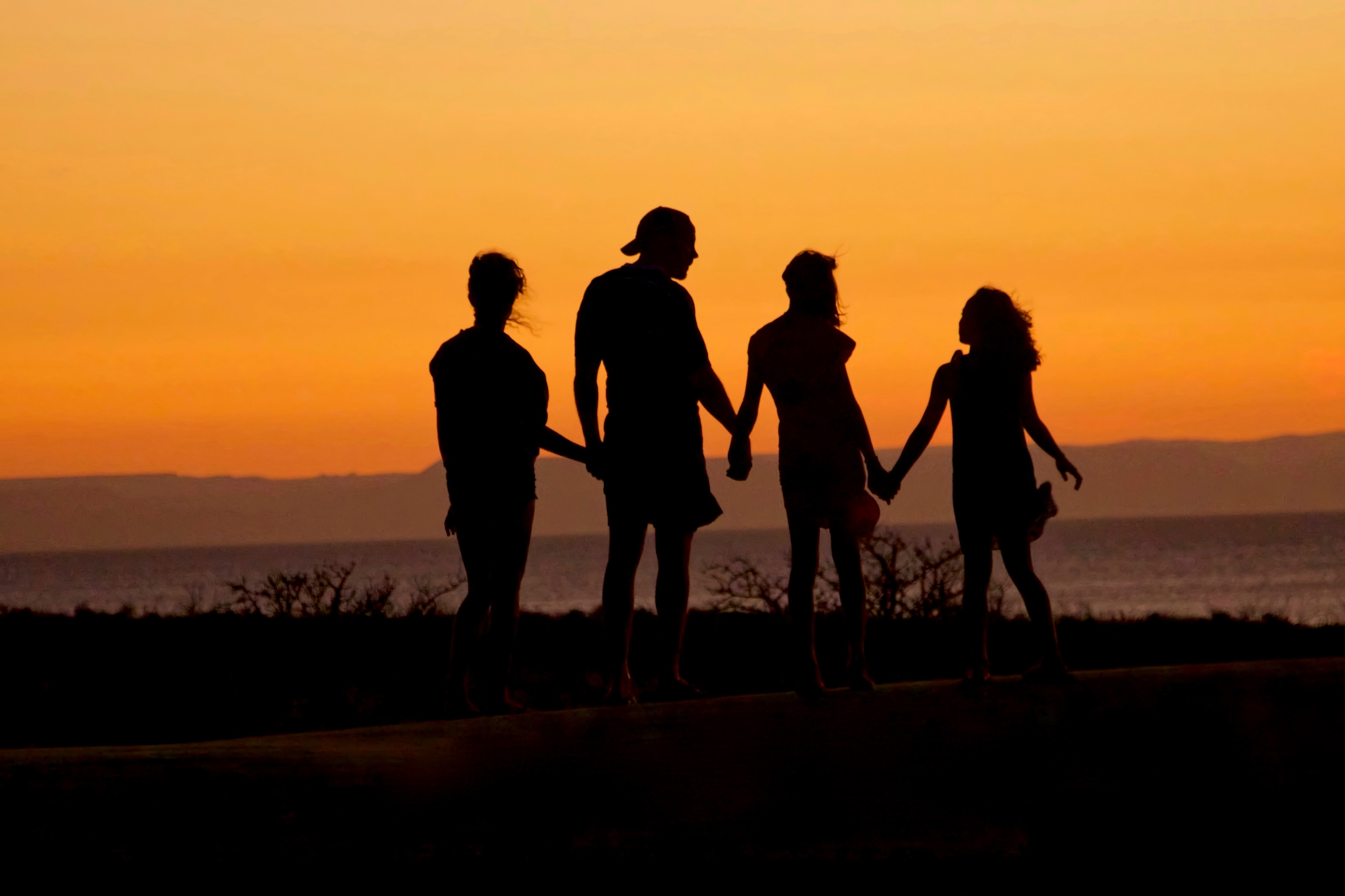image of 4 groups of people avoid from social seperation