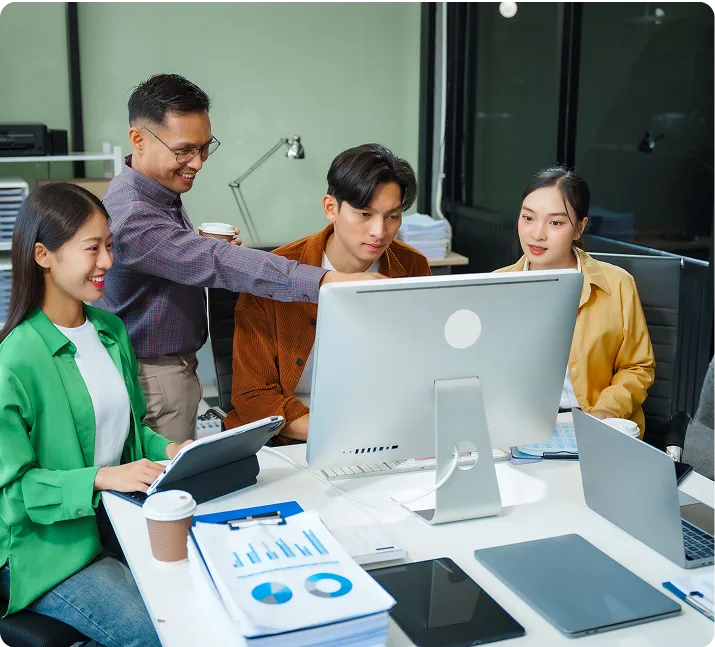 4 people in front of the computer