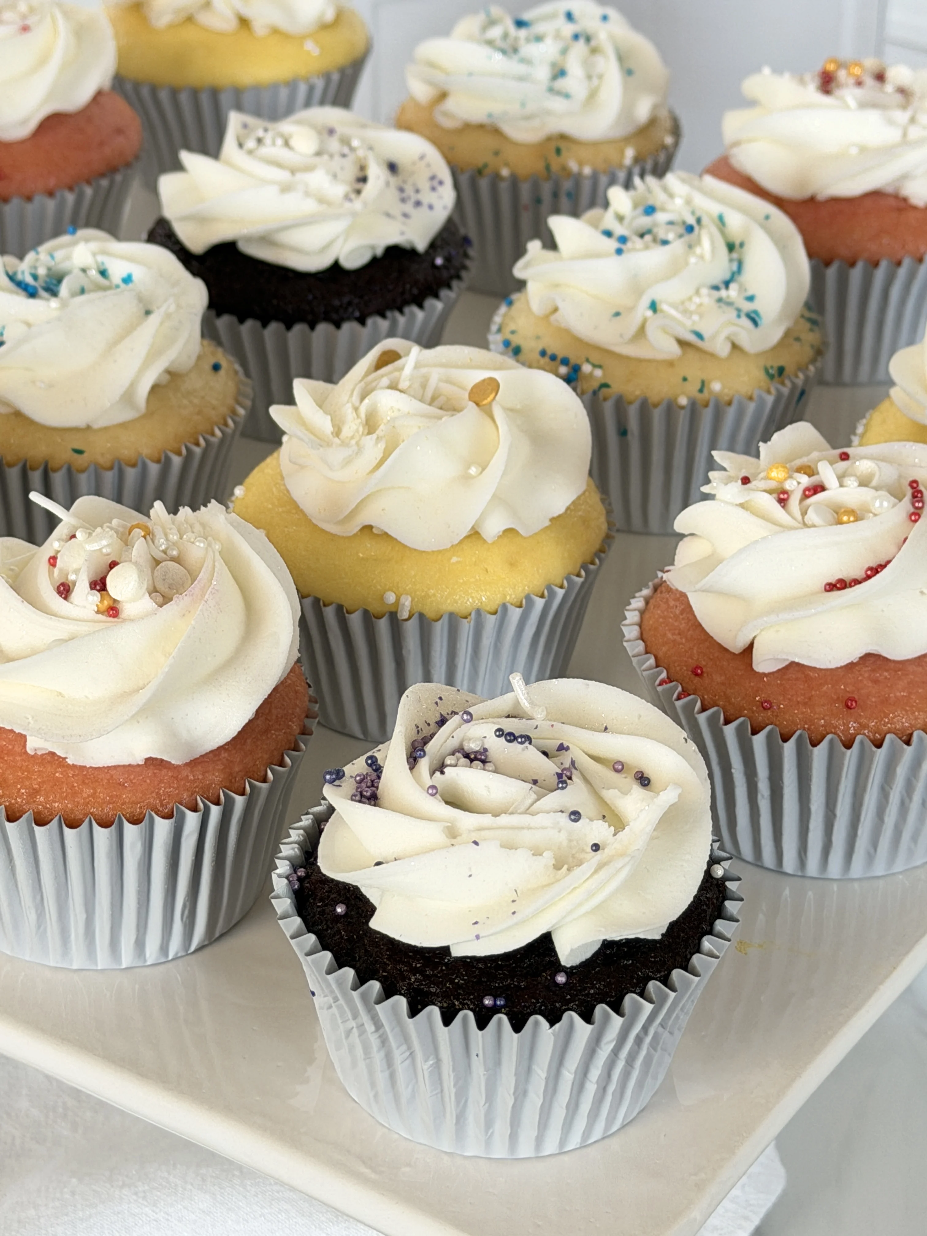 Custom cupcakes come in a variety of flavors including Strawberry, Vanilla, Lemon, and Chocolate. Mix and match your favorite cupcake flavors.