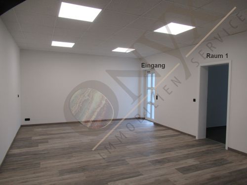 Provisionsfrei - Stufenlos: 1 Großraum, 2 Büroräume, 1 Abstellraum/Archiv, Teeküche mit EBK und Bad, 2 Stellplätze