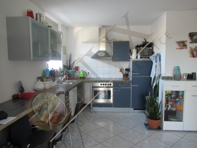 Gemütliche Wohnung mit Balkon u. PKW-Stellplatz in einem 4-Familienhaus, zentraler Lage