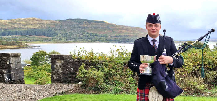 Lochnell Champion 2026 Thomas Fallon in the castle grounds, image courtesy Piping Press