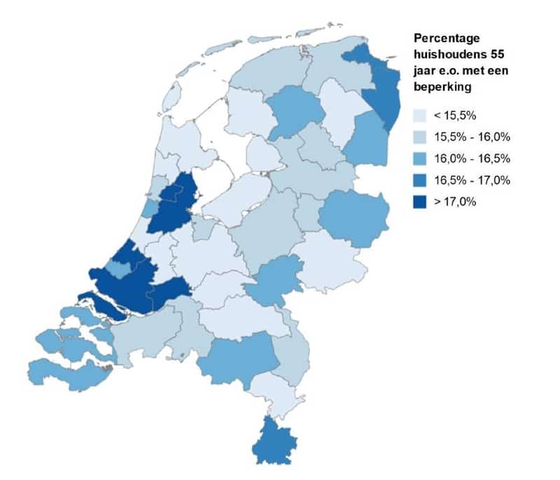 Je ziet een plattegrond met daarin verschillende kleuren blauw. De intensiteit van de kleur blauw geeft aan wat het percentage van 55-plushuishoudens met een beperking is in die regio.
