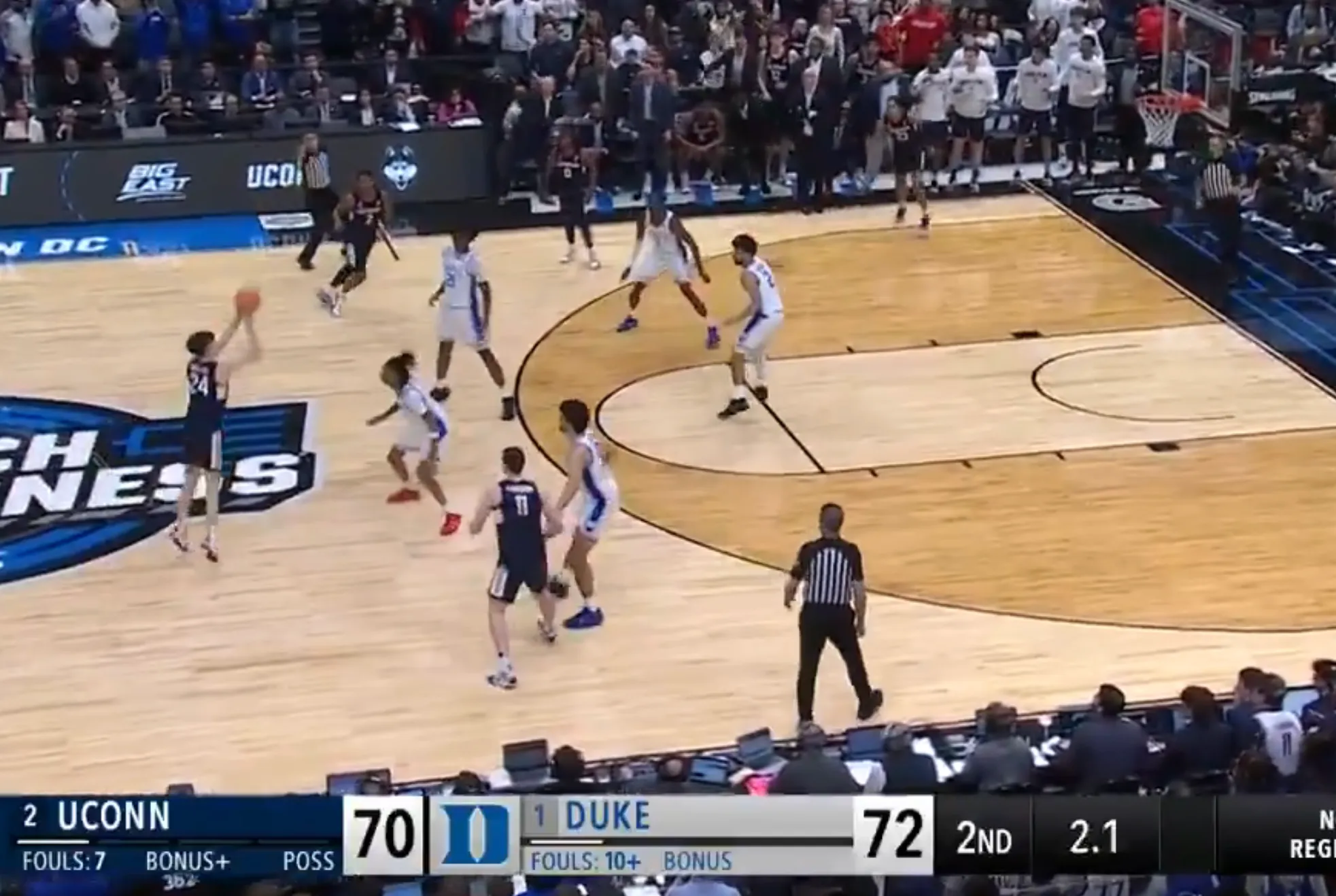 Szalony rzut na zwycięstwo w meczu UConn - Duke