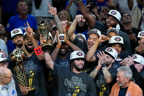 Podpisał mniejszy kontrakt, by móc wzmocnić zespół. Kapitan Jalen Brunson