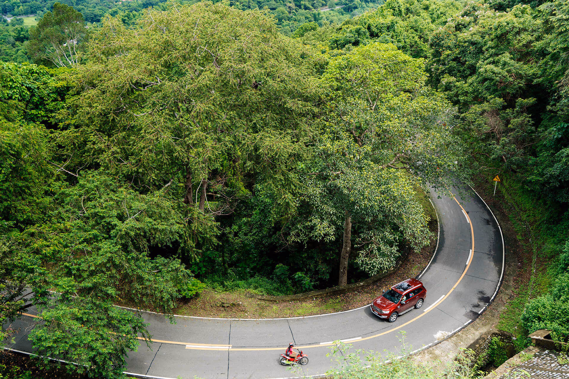Despite the immovable forces of commercial beer, the craft brewers are still here. GRID takes the Ford Everest on a trip up north to La Union, down to the bottom of a beer mug.
