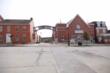 Entrance view of City Missin